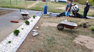 Brigáda na Laboreckej 75 - "Skrášľujem svoje mesto"