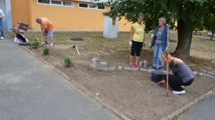 Brigáda na Laboreckej 75 - "Skrášľujem svoje mesto"