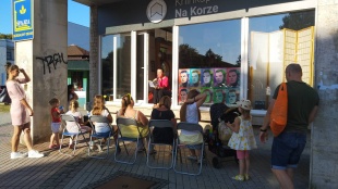 CEZ OKNO (štvrtýkrát) rozozvučané námestie