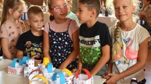 Školáci prekvapili ručne vyrobeným darčekom