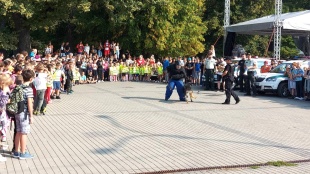 Prezentácia policajných, hasičských i záchranárskych zložiek.