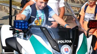 Prezentácia policajných, hasičských i záchranárskych zložiek.