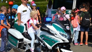 Prezentácia policajných, hasičských i záchranárskych zložiek.