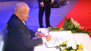 FK HUMENNÉ – Športový kolektív roka 2021, cenu prevzal Oskar Balogáč