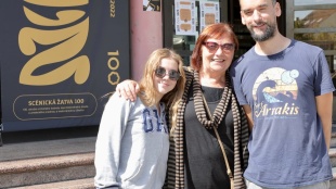 A. Piňková, E. Jacevičová a programový riaditeľ p. Moško