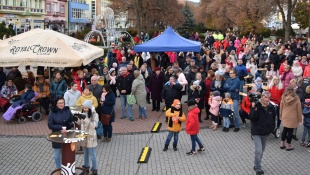 Humenčania rozsvietili prvú adventnú sviečku