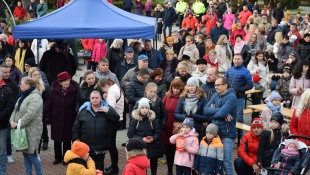 Humenčania rozsvietili prvú adventnú sviečku
