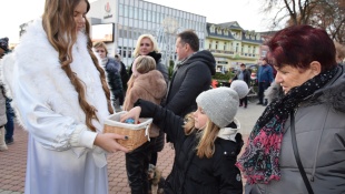 Humenčania rozsvietili prvú adventnú sviečku