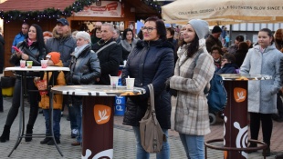Humenčania rozsvietili prvú adventnú sviečku
