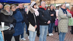Humenčania rozsvietili prvú adventnú sviečku