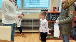 Žiaci zo ZŠ Kudlovská s primátorom mesta Milošom Meričkom