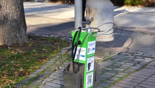 Servisný stojan na bicykle s náradím a pumpou