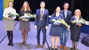 Ocenené učiteľky základných umeleckých škôl s primátorom mesta Milošom Meričkom