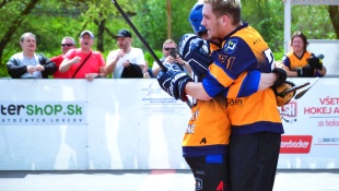 Hokejbalové štvrťfinále: Humenné - Trebišov 5:4 sn