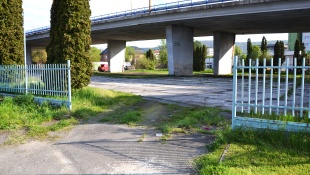 27 nových parkovacích miest pod nadjazdom