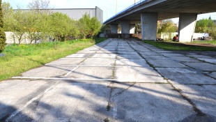27 nových parkovacích miest pod nadjazdom