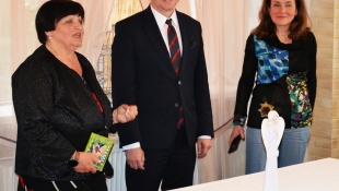 Krst dvojzbierky Viery Čurmovej "Na krídlach anjela. Kvapôčky šťastia"