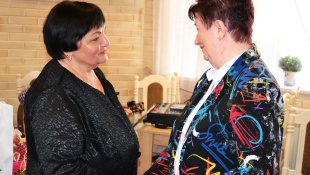 Krst dvojzbierky Viery Čurmovej "Na krídlach anjela. Kvapôčky šťastia"