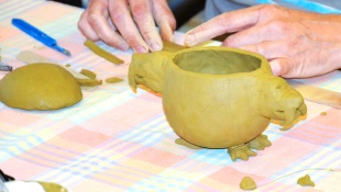 z workshopu „Amália Holíková – Alternatívy v keramike“