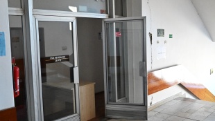 Zemetrasenie uzavrelo 5. poschodie MsÚ Humenné