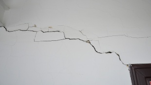 Zemetrasenie uzavrelo 5. poschodie MsÚ Humenné