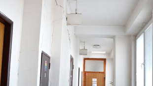 Zemetrasenie uzavrelo 5. poschodie MsÚ Humenné