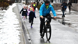 Parádny nočný beh Humenné 2023 + autogramiáda hokejistov