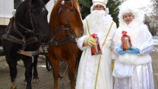 Mikuláš a anjelik na ceste k deťom