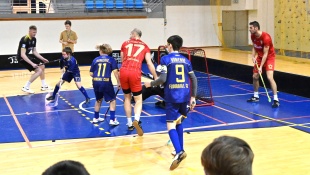 Priateľský florbalový zápas: mladší žiaci FBK Humenné - muži FK Humenné