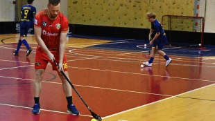 Priateľský florbalový zápas: mladší žiaci FBK Humenné - muži FK Humenné