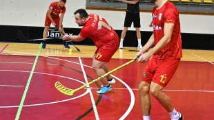 Priateľský florbalový zápas: mladší žiaci FBK Humenné - muži FK Humenné