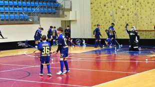 Priateľský florbalový zápas: mladší žiaci FBK Humenné - muži FK Humenné