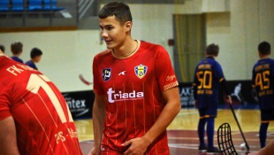 Priateľský florbalový zápas: mladší žiaci FBK Humenné - muži FK Humenné