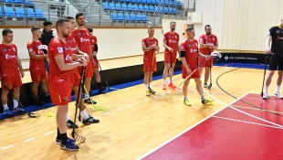 Priateľský florbalový zápas: mladší žiaci FBK Humenné - muži FK Humenné
