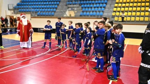 Priateľský florbalový zápas: mladší žiaci FBK Humenné - muži FK Humenné