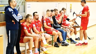 Priateľský florbalový zápas: mladší žiaci FBK Humenné - muži FK Humenné