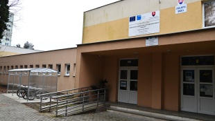 Cykloprístrešky v štyroch základných školách