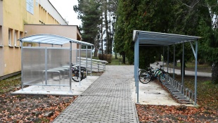 Cykloprístrešky v štyroch základných školách