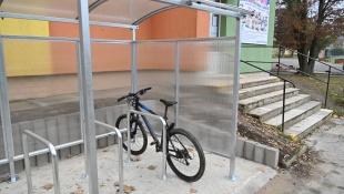 Cykloprístrešky v štyroch základných školách