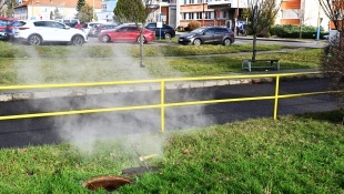 Havária horúcovodu pri autobusovej zastávke Hviezda