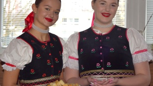 SVJATYJ VEČOR – zvyky aj kroje z Ruskej Poruby