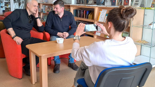 Jaro Slávik na besede vo Vihorlatskej knižnici