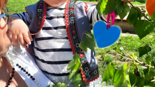 Stavanie mája v MŠ Dargovských hrdinov