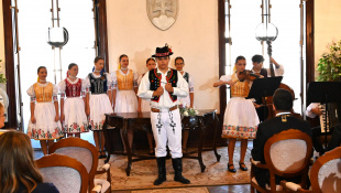 Návšteva v kaštieli - Majstrovstvá kadetov v hádzanej