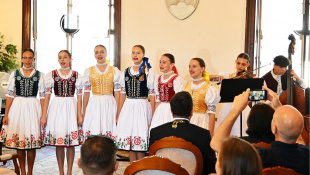 Návšteva v kaštieli - Majstrovstvá kadetov v hádzanej