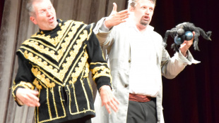 Hamlet alebo nález lebky