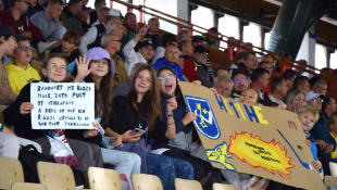 HC 19 Humenné - Slovensko "18" 10:2. Fandili školáci