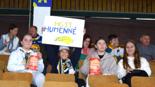 HC 19 Humenné - Slovensko "18" 10:2. Fandili školáci