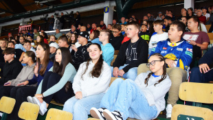 HC 19 Humenné - Slovensko "18" 10:2. Fandili školáci