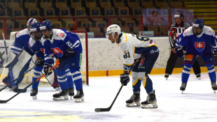 HC 19 Humenné - Slovensko "18" 10:2. Fandili školáci